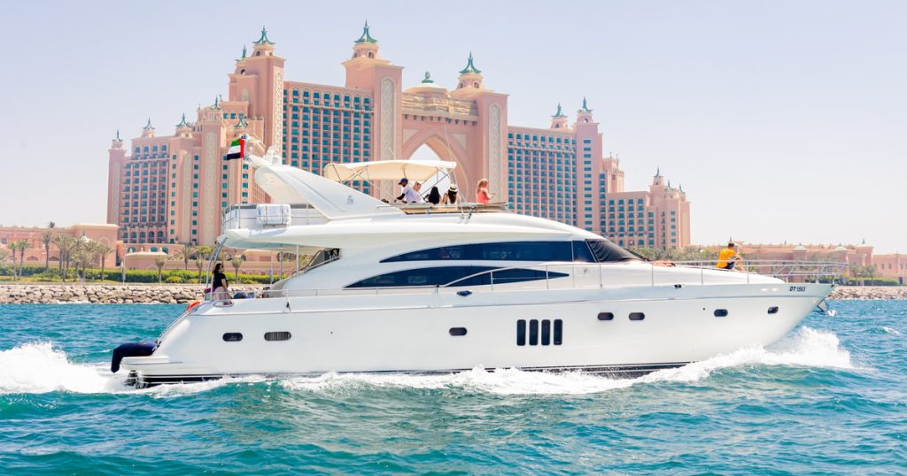 Dubai city tour deal from AED 150 featuring famous attractions and skyline views