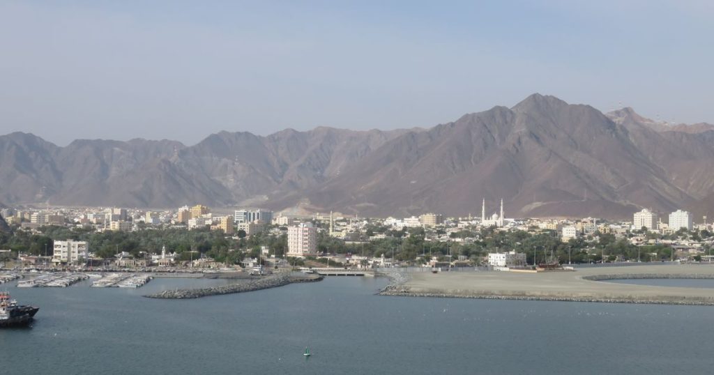 Khorfakkan beach and mountains tour from Dubai