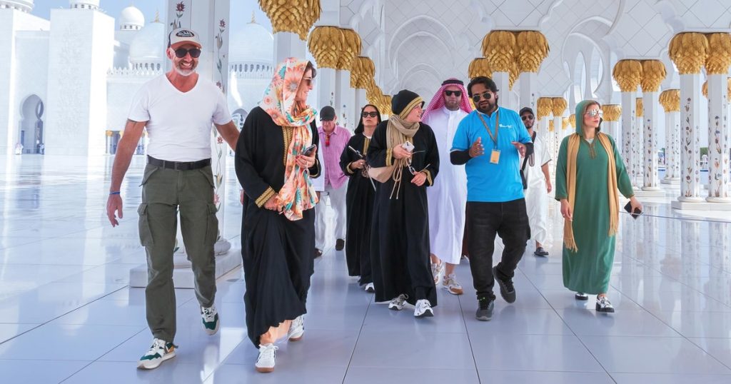 Private Full Day Abu Dhabi City Tour with Lunch and Sheikh Zayed Grand Mosque