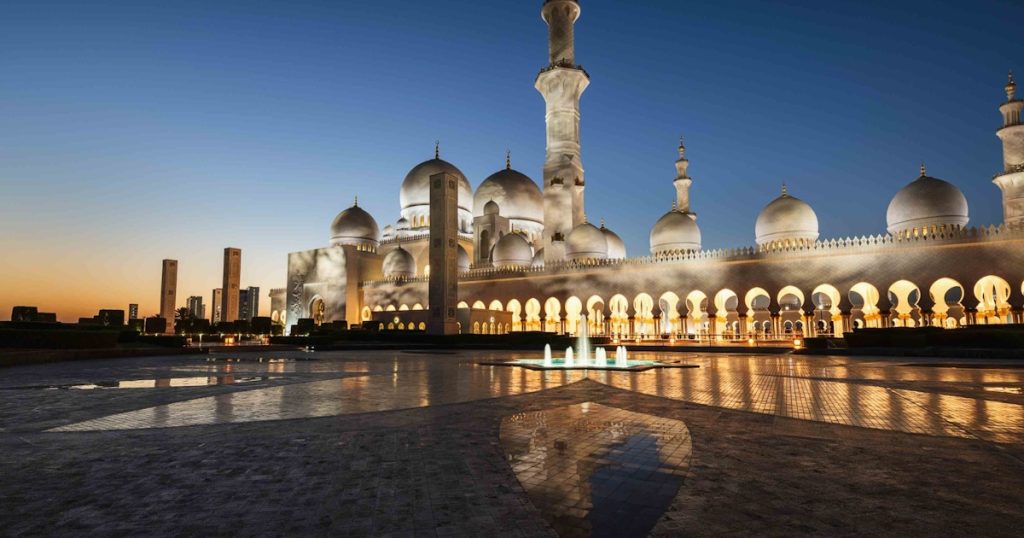 Sheikh Zayed Grand Mosque included in Abu Dhabi City Tour Holidays Package