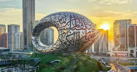 Dubai city tour itinerary featuring Burj Khalifa and top attractions