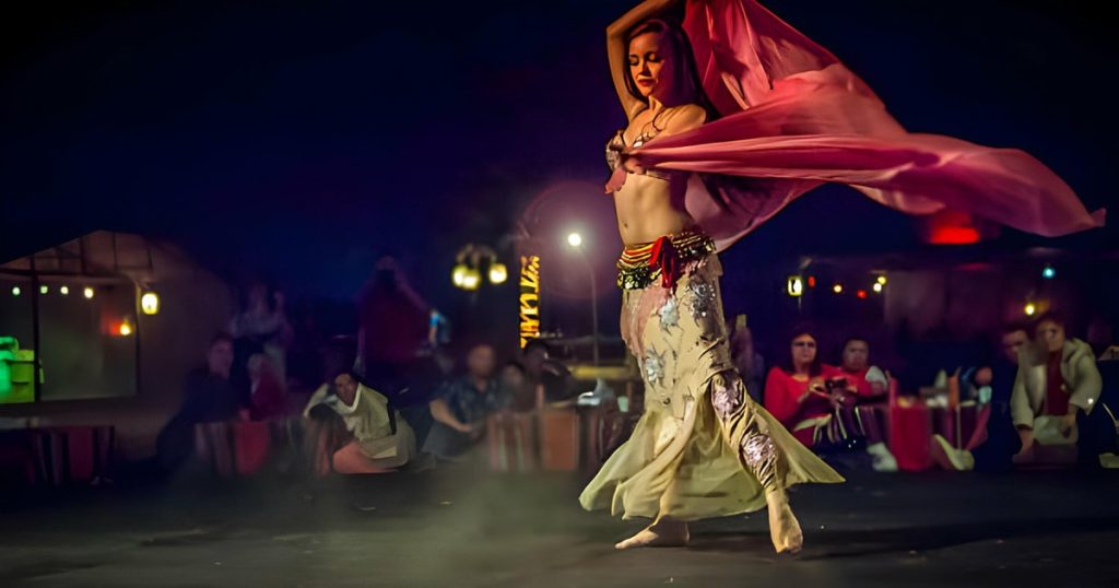 Safari
Dubai desert belly dance show at traditional Arabian camp