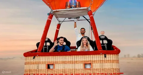 Dubai hot air balloon ride with breakfast and desert experience
